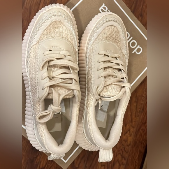 Dolce Vita Dannis ivory sneakers size 6.5
Cream color - Picture 6 of 9